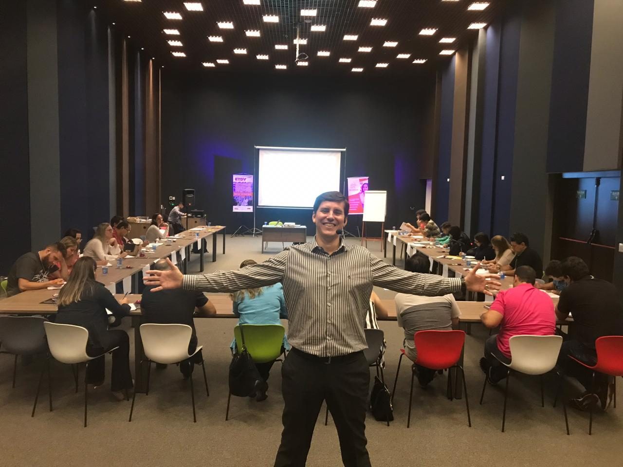Leandro Tilvikas em treinamento no Hotel Windhan