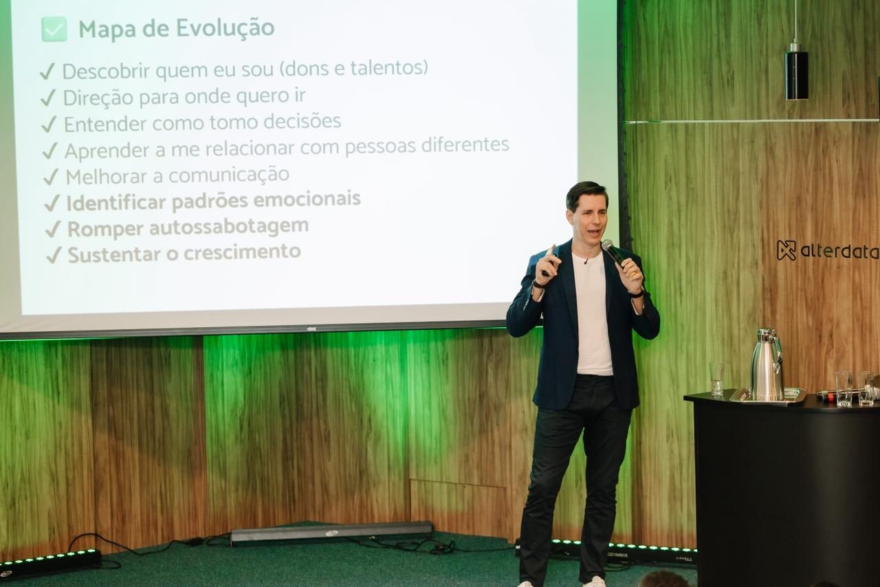 Leandro Tilvikas apresenta o Mapa de Evolução em palestra no Rio de Janeiro
